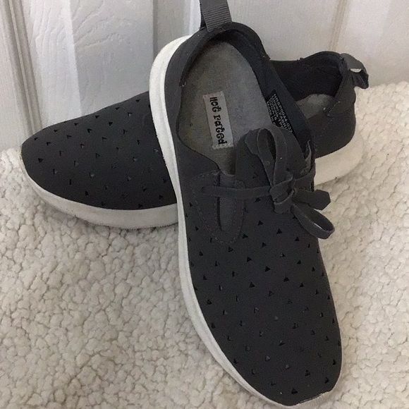 CUTE/COMFY GRAY PERFORATED TENNIES 8 - Picture 1 of 7